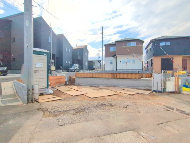 富士見市羽沢１丁目の新築一戸建の外観|まもりすまい保険10年保証付きで安心♪
カースペースは並列2台分あり、セカンドカーのご利用可能です。