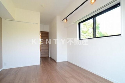 【寝室】 | グランドコンシェルジュ大森本町Ⅱアジールコート | 使い勝手のいい寝室です