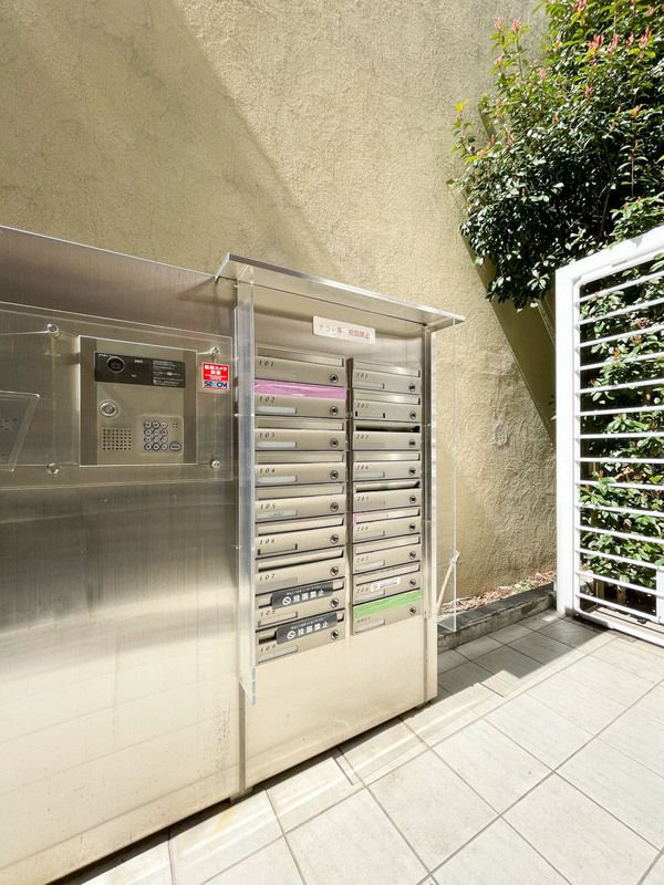 サンフェル神宮前 のエントランス