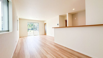 【居間・リビング】 | 綾瀬市蓼川3丁目 新築戸建  全2棟