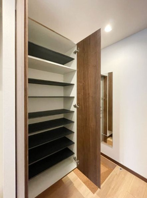 【玄関】 | ミハス三軒茶屋Ⅳ | ゆったりとした玄関です