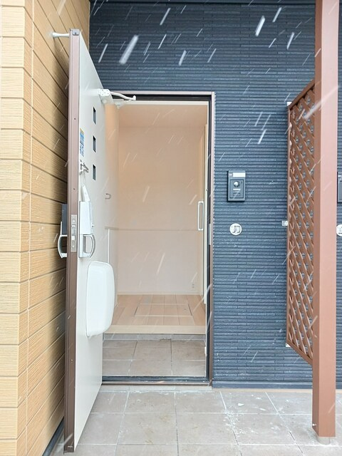 アーバンコート西青山　南棟の玄関