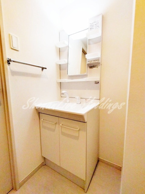 【洗面所】 | リブリ・シャトー・デ・ザールⅥ | 明るい洗面所です