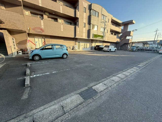 百石スタービルテナントの駐車場