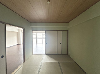 【和室】 | 南海狭山コーポ２号棟 | 和室とリビングを繋げてさらに広く使っていただけますよ！親戚や友人が集まった時に便利ですね！