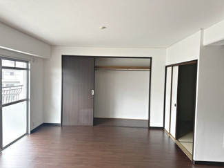 【収納】 | 南海狭山コーポ２号棟 | リビングにも収納ありますよ！家族の思い出も大切にしまっておけますね！