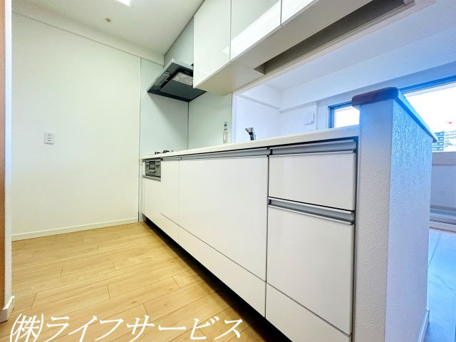 【キッチン】 | シティオアシス東三国 | システムキッチン／３口ガスコンロのカウンターキッチン