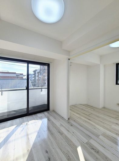 ポルテフォルトゥーナ蕨の居間・リビング|別号室参考写真です。