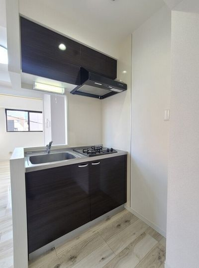 ポルテフォルトゥーナ蕨のキッチン|別号室参考写真です。