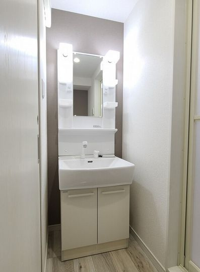 ポルテフォルトゥーナ蕨の独立洗面台|別号室参考写真です。