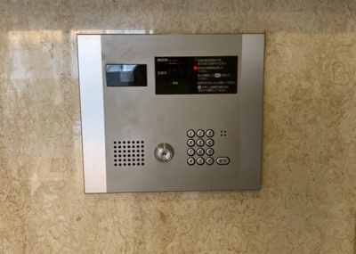 【防犯設備】 | ライオンズマンション橋本台第２ | 当然のことではありますが、オートロックやセンサーライト、ホームセキュリティーなどの防犯設備があれば、小さいお子様がいるご家庭も安心ですよね！まず物件購入の際は、防犯設備もチェックするようにしましょう。