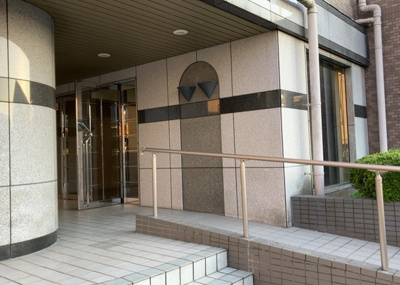 【内装】 | ライオンズマンション橋本台第２ | 共用部分は、一棟の建物に住む区分所有者全員が共同で所有するとし、共用部分の管理、補修などは、区分所有者で形成される管理組合が行います。個人の判断で勝手に変更することはできませんので覚えておきましょう。