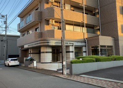 【外観】 | ライオンズマンション橋本台第２ | 外観はマンション管理がされているかの目安になります。築年数が古いと、壁面は劣化してひび割れが生じることも！建物が古びていても細かいところが修繕されていると、きちんと管理されているなぁと感じるでしょう。