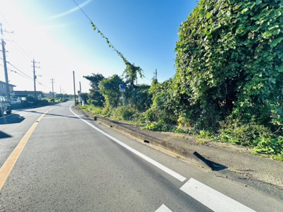 【前面道路含む現地写真】 | かすみがうら市深谷　倉庫付き売地
