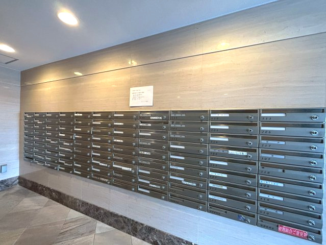 アンビエント東向日ベルクールの設備|郵便ポスト