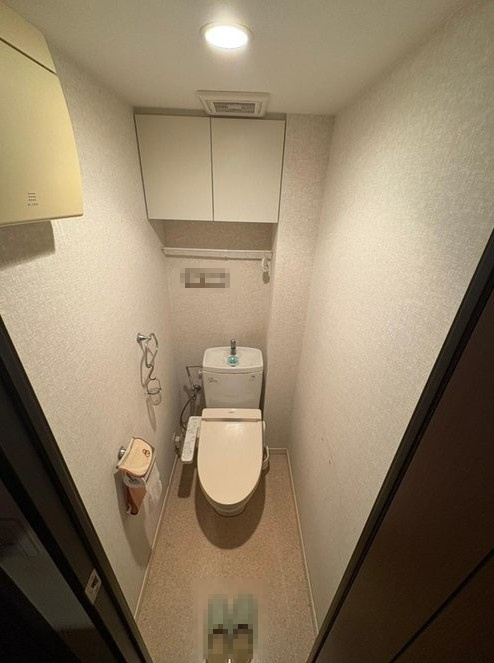 アンビエント東向日ベルクールのトイレ|温水洗浄便座付きトイレ
お掃除・備品整理に便利な収納付き