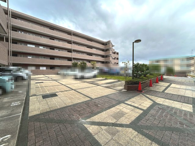 アンビエント東向日ベルクールの駐車場|駐車場（空き状況については要確認）