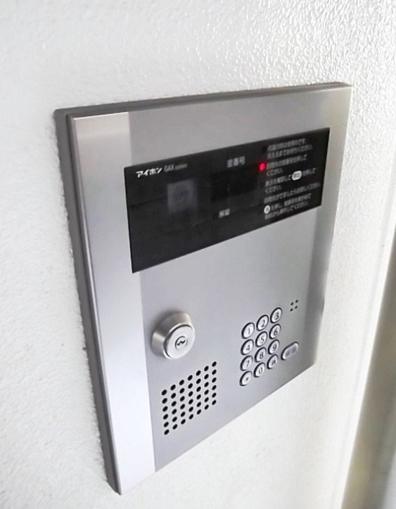 中野区野方６丁目の賃貸マンションのエントランス