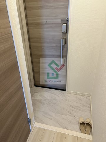 アヴァンス東大泉Aの玄関