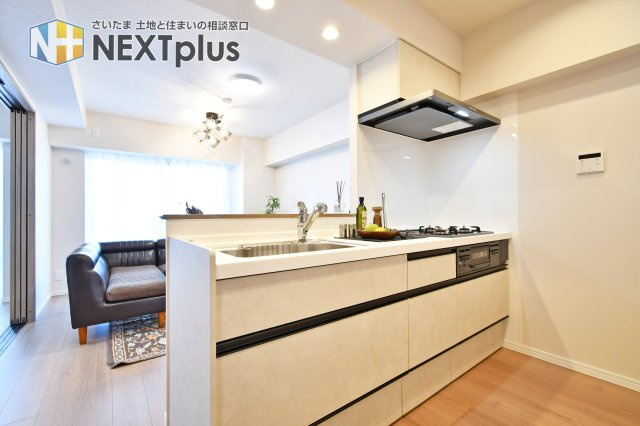 ウインベルコーラス春日部のキッチン|奥行きも横幅も広さがありますので、2人でお料理しても動きやすいゆったり空間です！カウンターキッチンはお料理をしながら家族の様子が見え、会話も弾むので人気な設備となっております！