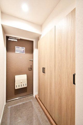 ウインベルコーラス春日部の玄関|トールサイズのシューズボックスですので、ご家族分の靴がしっかり収納する事ができます！ブーツや長靴などの季節ものや、高さのあるヒールなどもまとめて収納できるのが嬉しいポイントです。