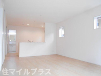 【居間・リビング】 | 郡山市富久山町福原新築一戸建て2棟 | こちらの居間で趣味の時間をお楽しみください