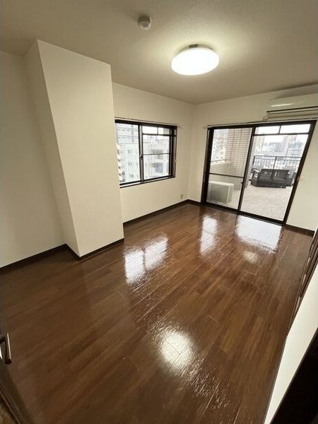 ビレッジアール大淀南の洋室