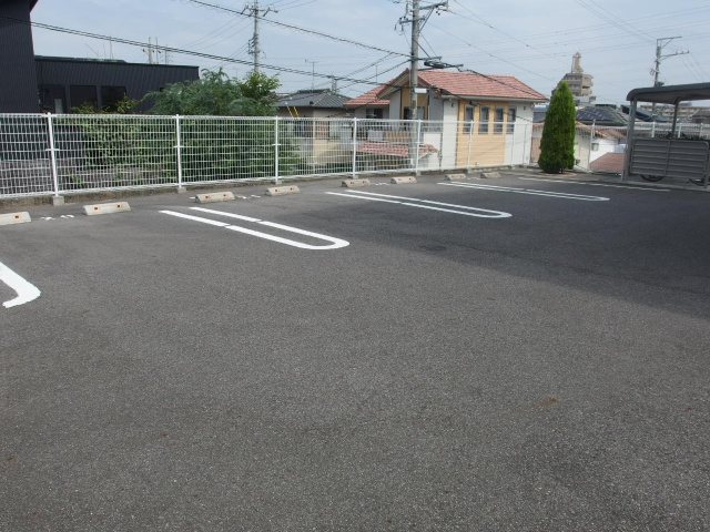 グリーンシティ竜美Ｊの駐車場
