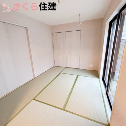 いろどりアイタウン那須塩原市埼玉22　10号棟の和室|明るい和室は収納も備えているから来客時のお泊りでも使えそうです