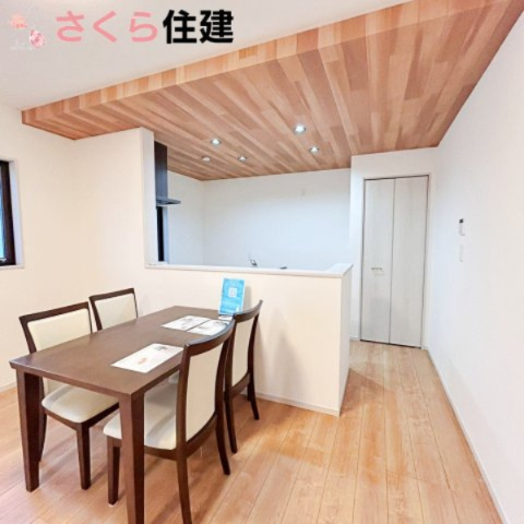 いろどりアイタウン那須塩原市埼玉22　10号棟の居間・リビング|家族の様子を見ながらお料理出来る対面キッチン。