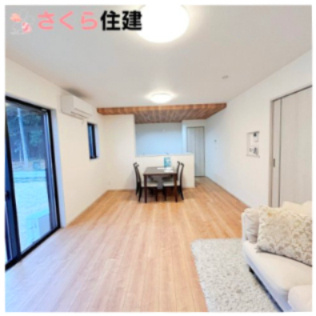 いろどりアイタウン那須塩原市埼玉22　10号棟の居間・リビング|広々LDKは、明るい陽がたくさん入ります。