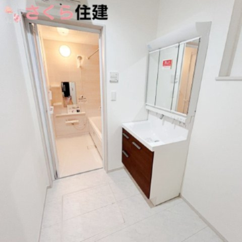 いろどりアイタウン那須塩原市埼玉22　10号棟の脱衣所|清潔感のある洗面所。浴室は一年中快適な浴室暖房乾燥機付きです。