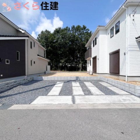 いろどりアイタウン那須塩原市埼玉22　10号棟の駐車場|駐車並列3台可能です。