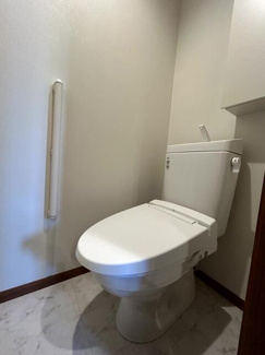 【トイレ】 | ジョイフルガーデン金山町 | 手すり付き。