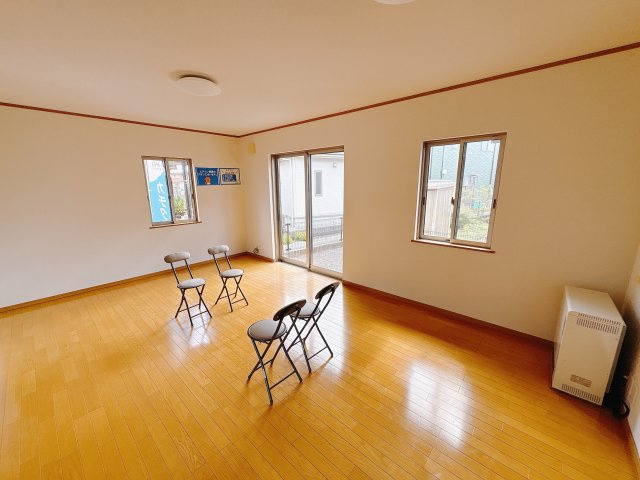 西川田本町 中古戸建の居間・リビング|〇リビング16.75帖〇
ご家族みんながゆったりくつろげる広々リビング。ゆとりある空間が、日常を心地よいひとときに変えてくれます。
※2025年10月撮影