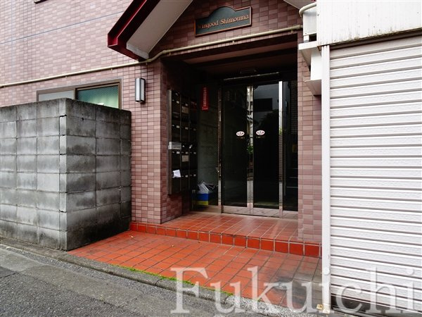 ウイングッド下馬のエントランス