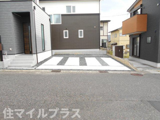 【駐車場】 | 郡山市菜根3丁目新築一戸建て1棟 | 駐車場に車を止められます