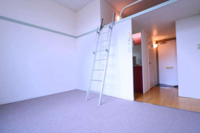 【居間・リビング】 | レオパレスＢＲＩＧＨＴＥＮ | 物件同タイプの写真です。家電家具無しの部屋となります。