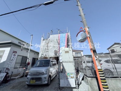 【外観】 | 浜松市中央区鴨江3丁目 2期 新築一戸建て | 現在建築中の外観画像です。ご内覧は同じメーカーの完成物件へご案内いたしますので、いつでもご相談ください！