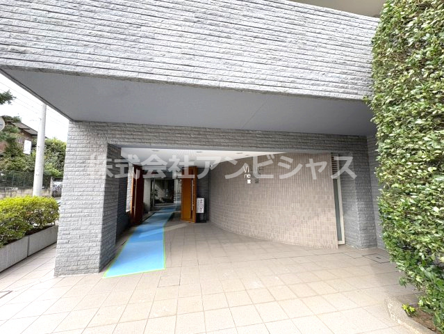 ヴィルヌーブ鷺宮のエントランス