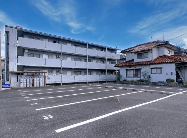 コスモシティーの駐車場