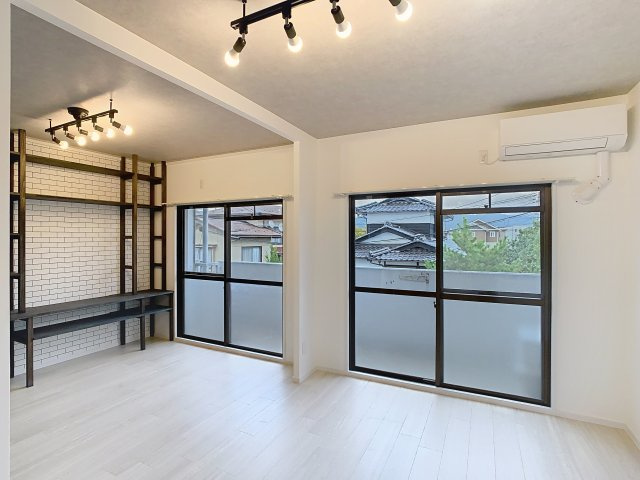 コスモシティーの居間・リビング