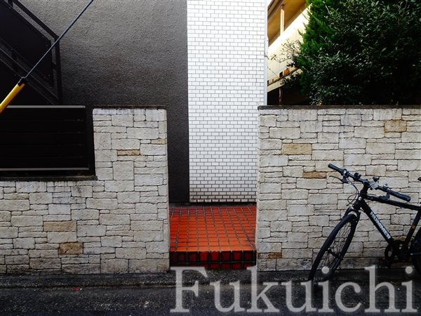 NT祐天寺コーポB棟のエントランス