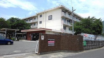 【周辺】 | アプローズ | 北九州市立　湯川中学校まで900m