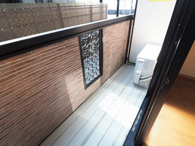 【バルコニー】 | ヴィラージュＢ | 暖かな日差しのふりそそぐバルコニー