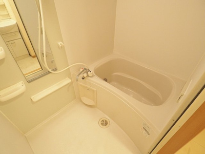 【浴室】 | ヴィラージュＢ | ゆったり過ごせるお風呂です