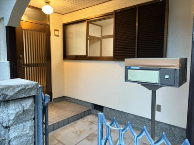 【エントランス】 | 米谷２丁目戸建て | ポーチ部分