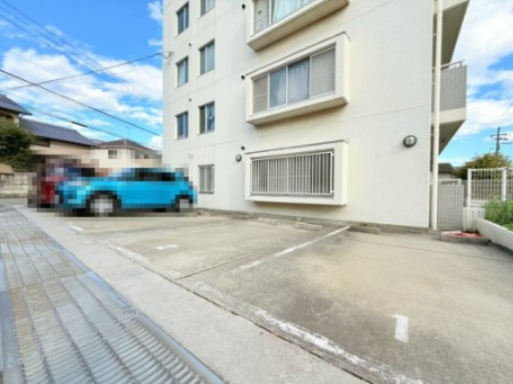 ベルトピア西明石Ⅲの駐車場