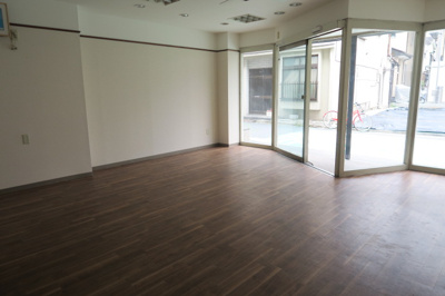 【内装】 | カーサケイワイ№1 | 前面ガラス張り