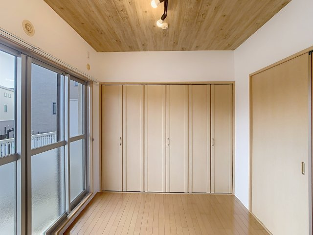 ブルーナ田園の洋室